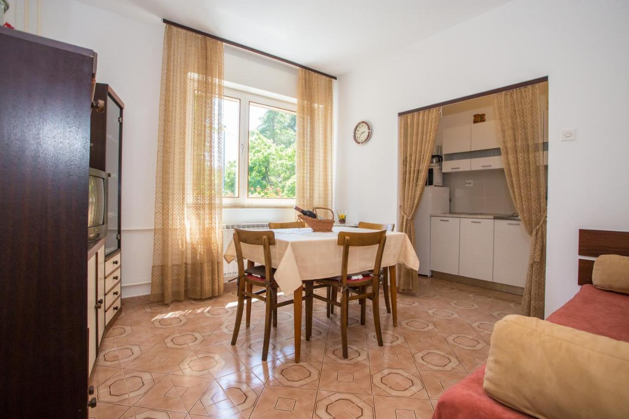 Garden View Apartment In Porec For 2 - 4 Persons Exteriér fotografie